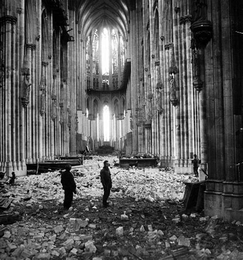 American soldiers in Cologne Cathedral, 1945. : r/ww2