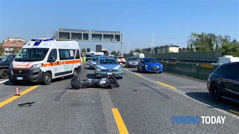 Incidente In Tangenziale A Rivoli Scontro Auto Moto In Direzione