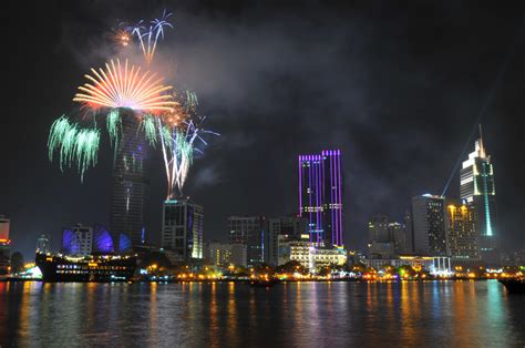 Evolution of Tet fireworks in Ho Chi Minh City | Tuoi Tre News