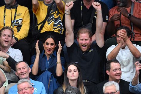 Prinz Harry Zum Geburtstag Fliegen Seine Engsten Freunde Nach