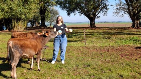 Livro que mostra poder transformador da agroindústria na vida de