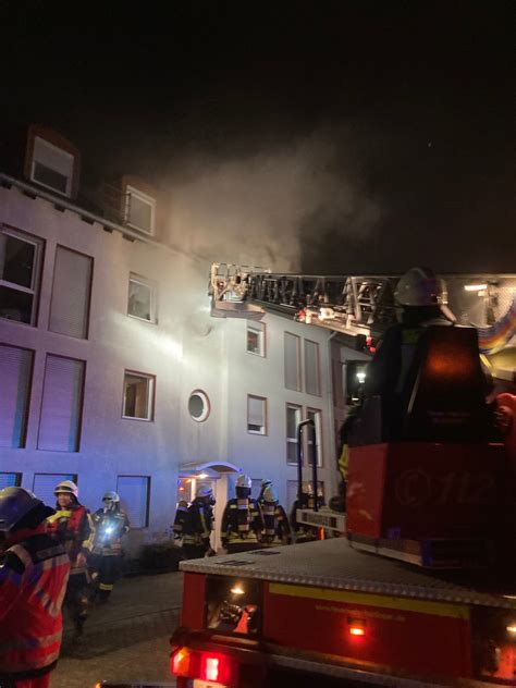 FW EN Wohnungsbrand Mit Mehrfacher Menschenrettung In Hattingen