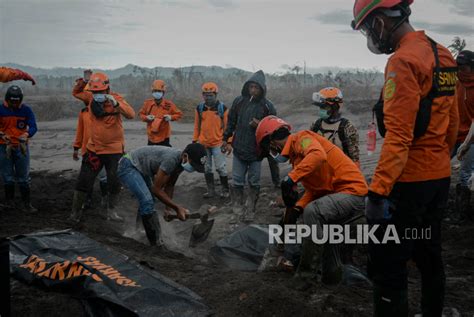 Proses Pencarian Korban Erupsi Gunung Semeru Republika Online