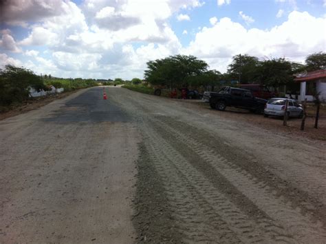 Estradas de Pernambuco Restauração da PE 90 já avançou em 7 Km da rodovia