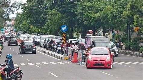 Pengalihan Arus Flyover Purwosari Kawasan Manahan Ke Arah Barat Padat