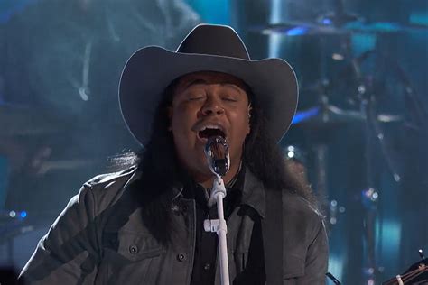 'The Voice': Team Blake's NOIVAS Belts Out Chris Stapleton Cover