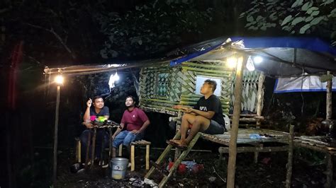 Camping Hujan Deras Membuat Shelter Berdinding Daun Di Pinggir Sungai