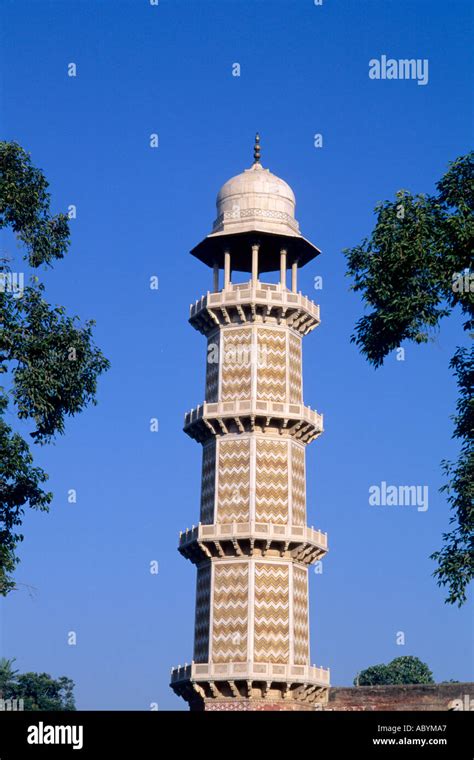 Tomb of mughal emperor jehangir hi-res stock photography and images - Alamy