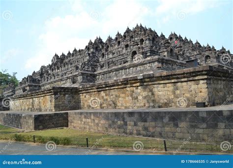 Borobudur World S Largest Buddhist Temple Built In 9th Century