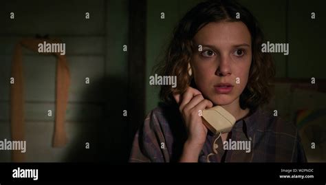 Millie Bobby Brown Stranger Things Banque Dimage Et Photos Alamy