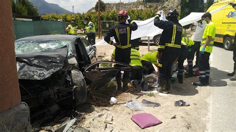 Fallece Un Hombre Al Salirse De La V A Su Coche Y Chocar Contra La