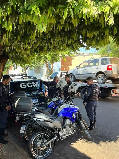 Carro De Casal Mantido Ref M Durante Roubo Em Ara Atuba Encontrado Em