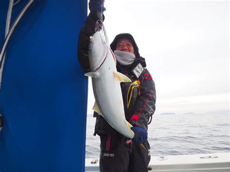 1月23日 日 「隠岐の島ジギング」青物も根魚も釣りたいとのオーダーを受け両立できるポイントをあちこち行きましたが、とても活性悪く青物はあまり釣れませんでした 涙 │ 山陰遊漁船・境港遊漁