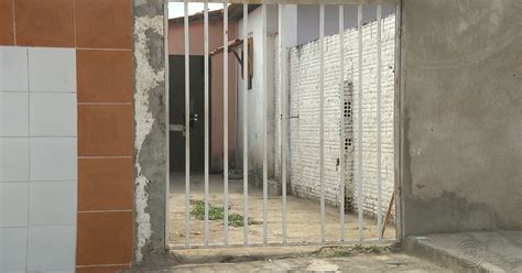 G M E Suspeita De Deixar Filhos Trancados Para Ir A Festa Na