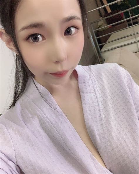 吉根ゆりあさんのインスタグラム写真 吉根ゆりあinstagram 「大好きな脅迫スイートルームシリーズに出演させていただきました！ 吉根ゆりあ Av女優 バスローブ 発売はまだ先