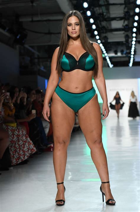 Plus-size model Ashley Graham keeps it real at NYFW