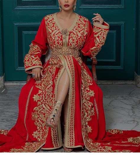 Caftan Moderne de Mariage à Paris Takchita 2021 Tendances Boutique