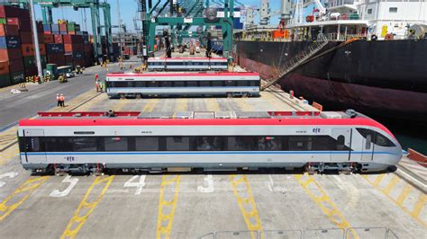 Chile Llegaron Los Primeros Trenes Para El Modernizado Servicio