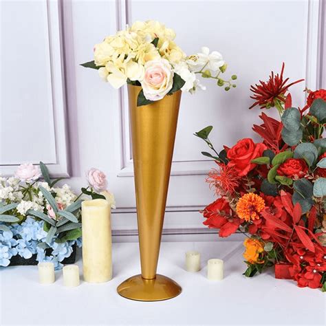 Arrange Flowers In A Trumpet Vase For Wedding Nuptio