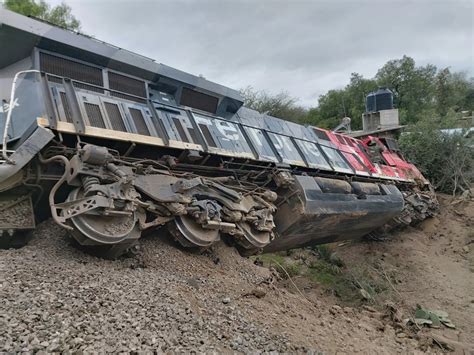 La Jornada Descarrila locomotora de tren en Edomex tráiler quiso