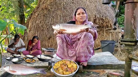 অনেক দিন পর আজকে বড় একটা রুই মাছ আনা হলো রান্না করলাম মূলা দিয়ে