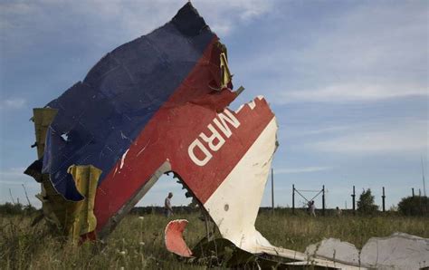 Fotos Rebeldes Entregan Cajas Negras De Avión Derribado En Ucrania