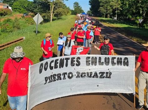 Docentes Marcharon Y Convocaron A Una Medida De Fuerza Para El 26 De