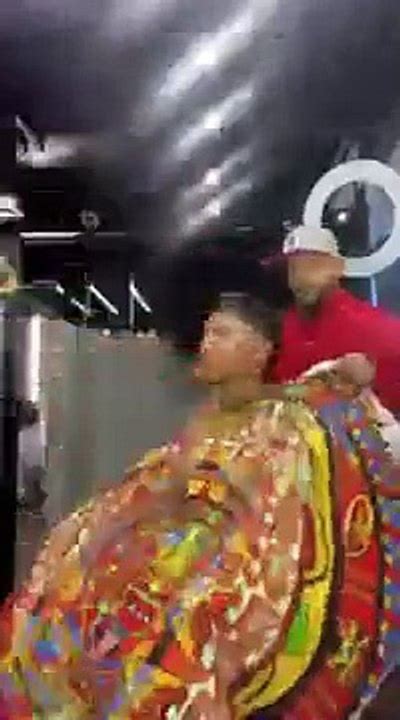 Barbería de Tijuana rinde homenaje a Chabelo Vídeo Dailymotion