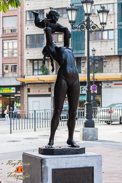 Escultura Vida De Luis Sanguino En La Plaza Donantes De Flickr