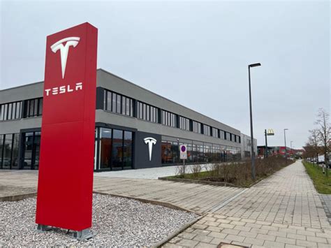 Erstes Tesla Center Für Großraum München In Parsdorf Eröffnet