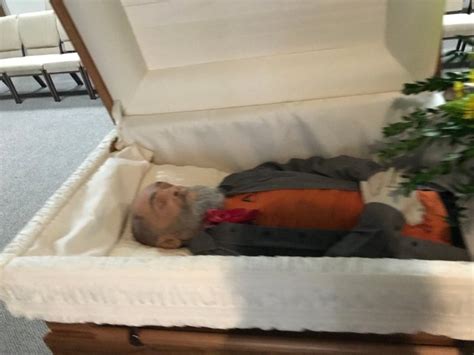 Last picture of Charles Manson before he is cremated after battle over his body | Metro News