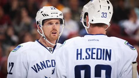 Canucks honour Daniel and Henrik Sedin with jersey retirement