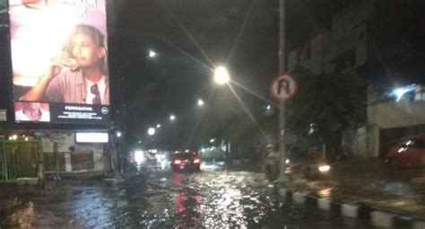 Surabaya Dikepung Banjir