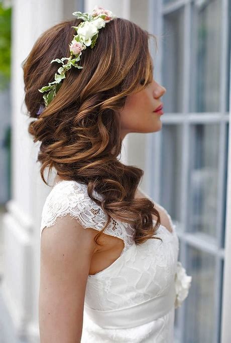 Acconciatura Sposa Con Coroncina Bellezza E Stile