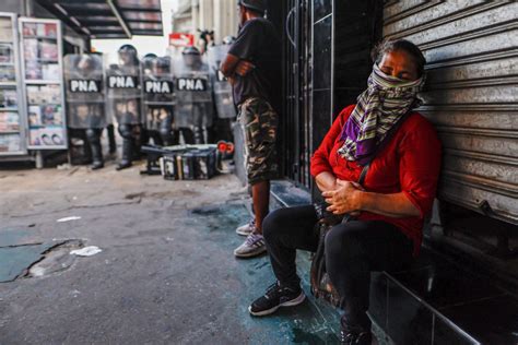 Gases Y Camiones Hidrantes En Fuerte Dispositivo Policial Contra