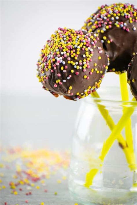 How To Make Cake Pops With A Mold In The Kitch