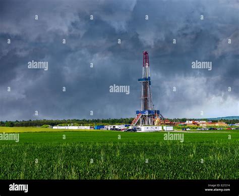 Natural Gas Exploration Drilling Hi Res Stock Photography And Images