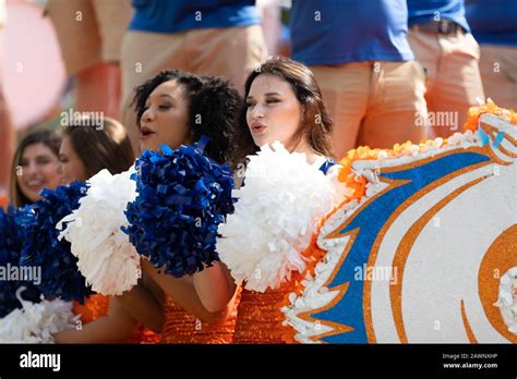 Arlington Texas Usa July 4 2019 Arlington 4th Of July Parade Cheerleaders From The Ut