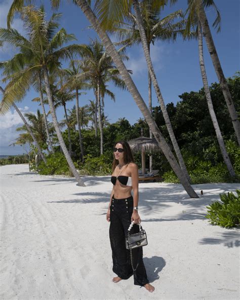 What to Wear in Maldives – Beachwear edition – Glam & Glitter