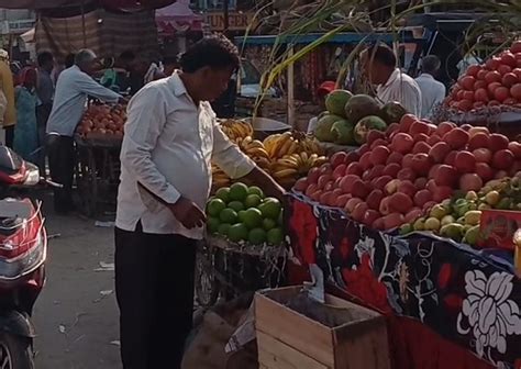 Buyers Started Arriving In The Fruit Vegetable Market Since Morning Sales Increased After Noon