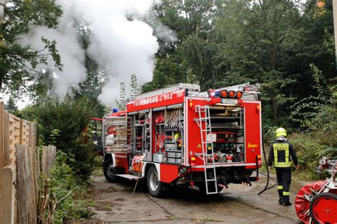 Feuerwehreinsatz in Chemnitz Müll brennt in Garage