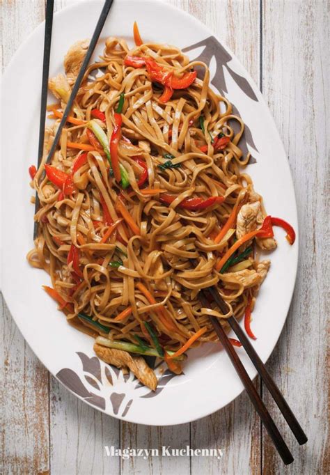 Makaron Chow Mein Z Warzywami I Kurczakiem Magazyn Kuchenny