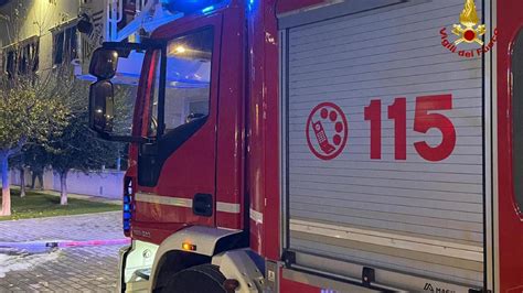 Incidente Sulla Statale Tir Si Ribalta E Prende Fuoco