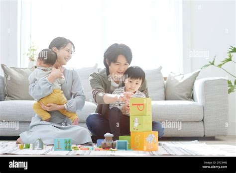Japanese family at home Stock Photo - Alamy