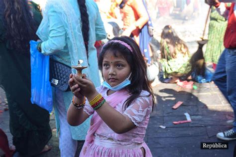 In Pictures Devotees Throng Pashupatinath Temple On Last Monday Of