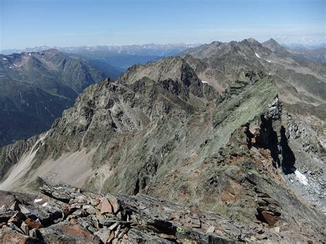 Blick über den Nordgipfel nach Norden zum Fundusfeiler hikr org