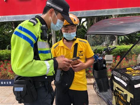 宝安交警大队相关负责人做客深圳电台交通广播自行车