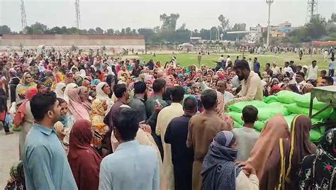 ٹوبہ ٹیک سنگھ میں مفت آٹے کا حصول خواب بن گیا گھنٹوں انتطار کے بعد بھی