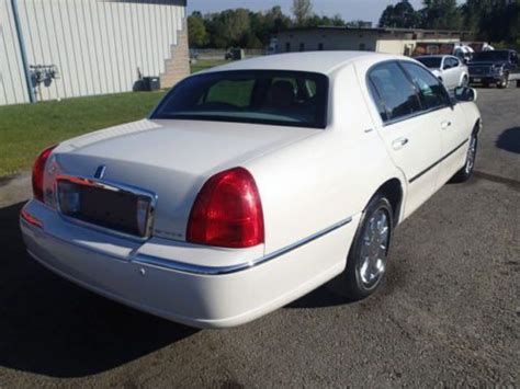 Purchase Used 2004 Lincoln Town Car Ultimate With 62k Miles Salvage