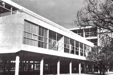 Detalle De La Fachada Escuela Superior De Ingeniería Y Arquitectura